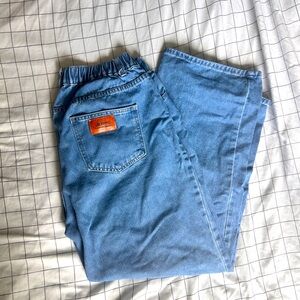 💫medium washed
💫size 0XL
💫straight legged
💫mid- high waisted